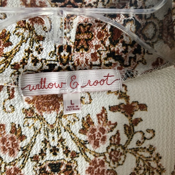 Women’s Top - Picture 2 of 3